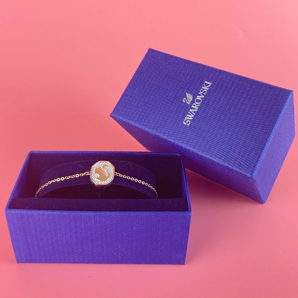 Swarovski Signum bracelet
Swan, White, Rose gold-tone plated - Picture 3 of 6